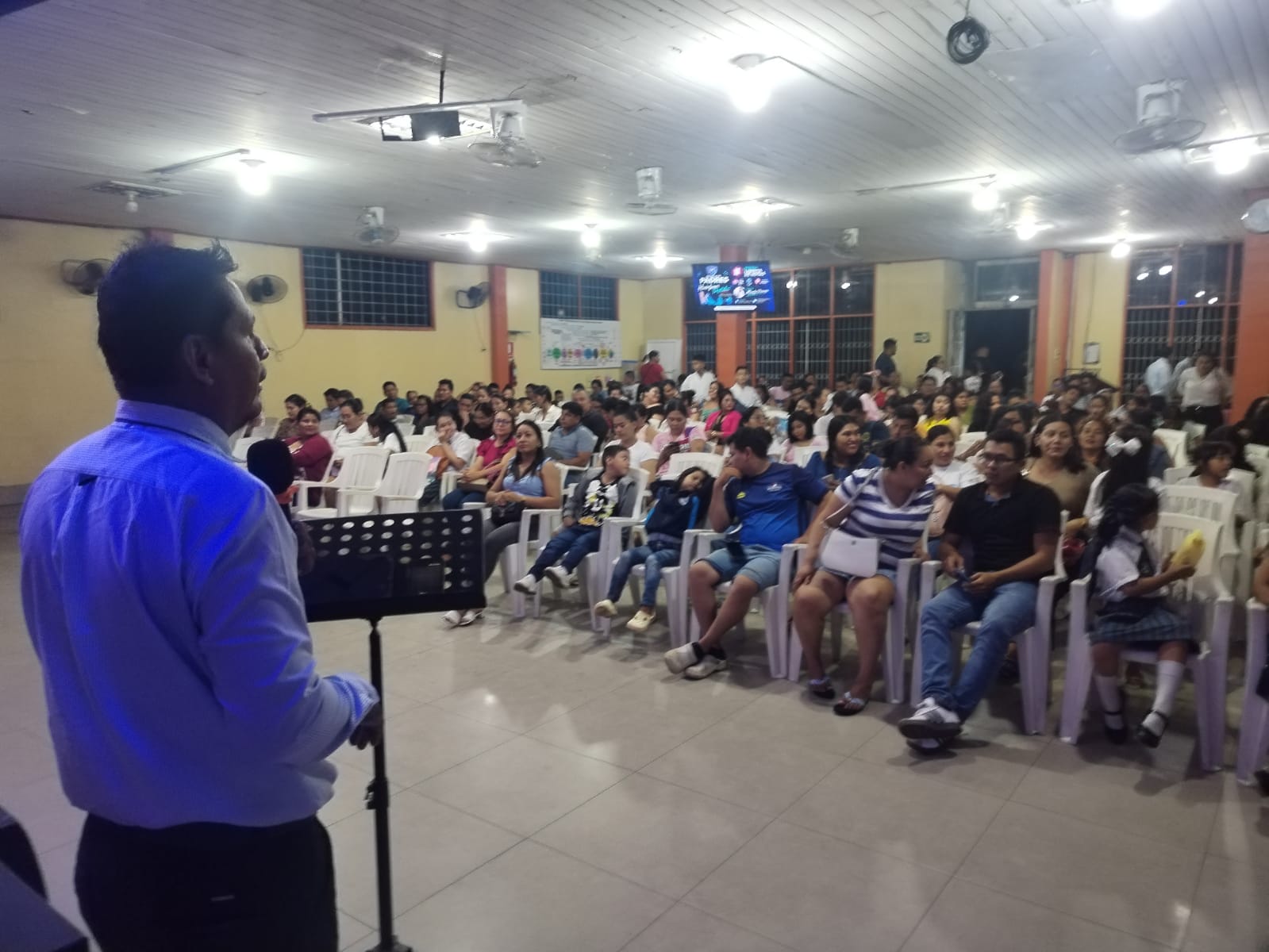 👨‍👩‍👧‍👦 Escuela de Padres y Entrega de Tarjetas de Información